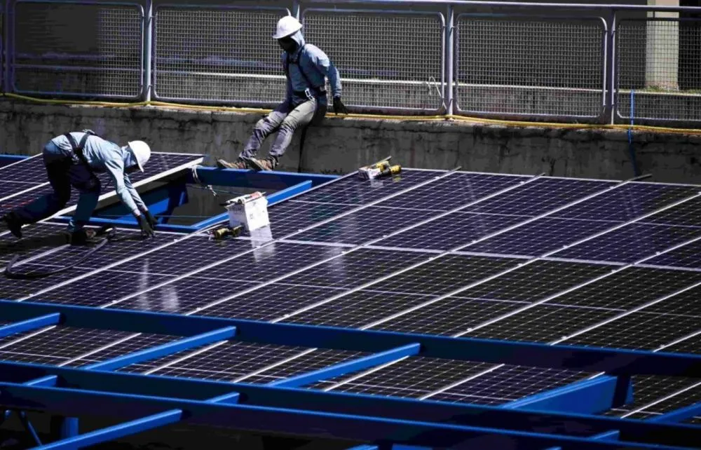 Conheça 16 profissões que devem crescer na indústria até 2035