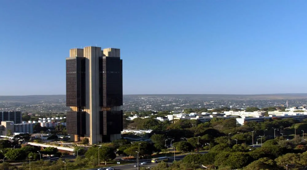 Selic a 14% frustra indústria, anima comércio e acende alerta de recessão
